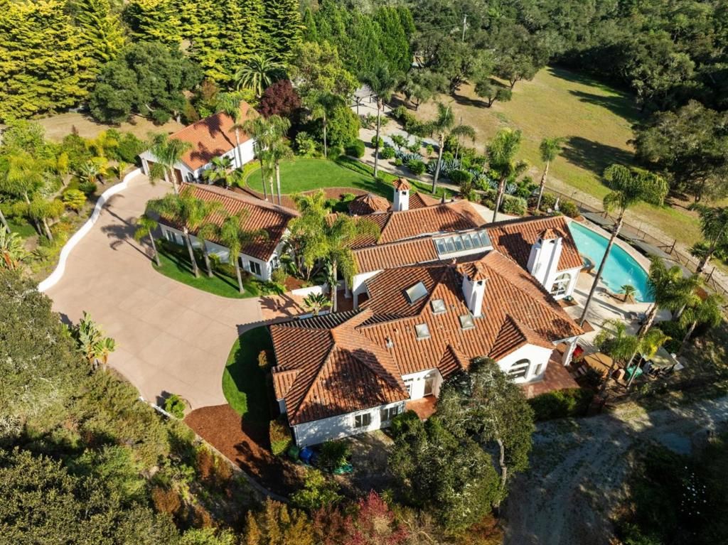 Image 4 of property listing at 235 Vista Del Pajaro Road, Corralitos, CA 95076