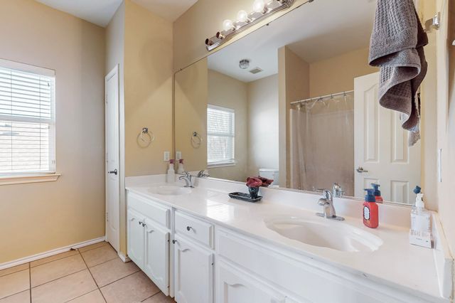 5045 Bedfordshire Drive, Fort Worth, TX 76135
