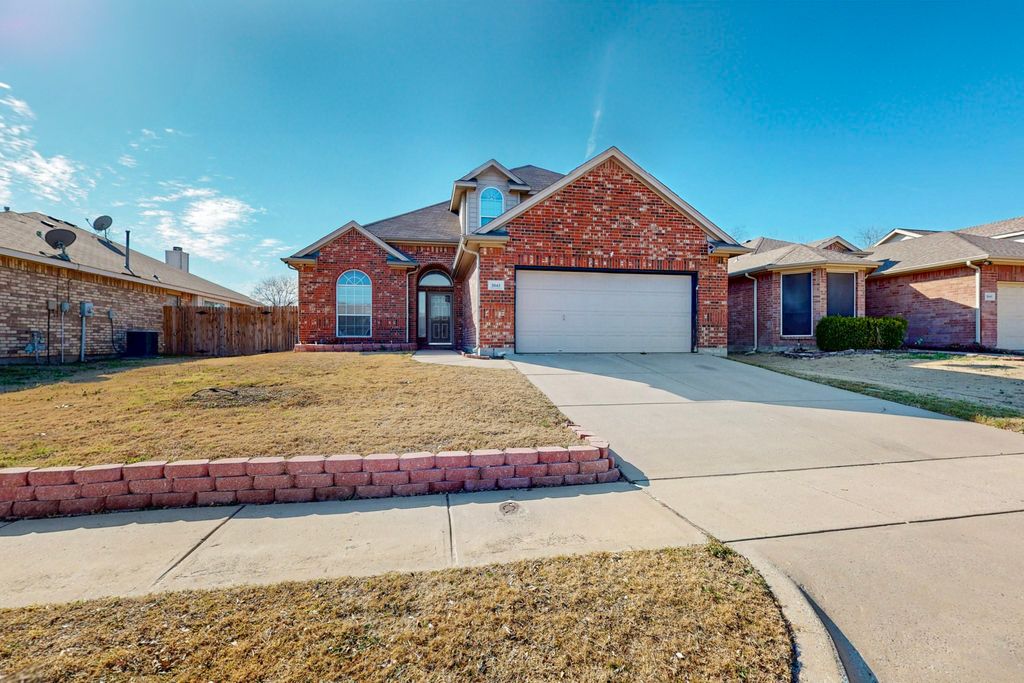 5045 Bedfordshire Drive, Fort Worth, TX 76135