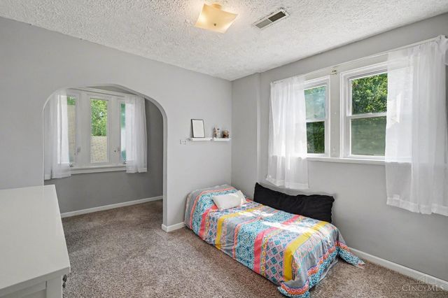 3231 E Darwin Avenue, Cincinnati, OH 45211