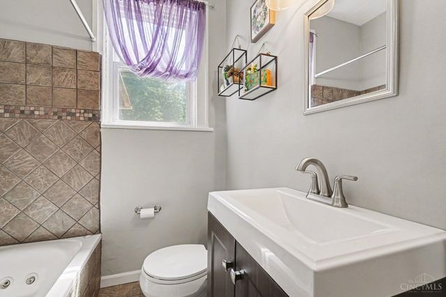 3231 E Darwin Avenue, Cincinnati, OH 45211