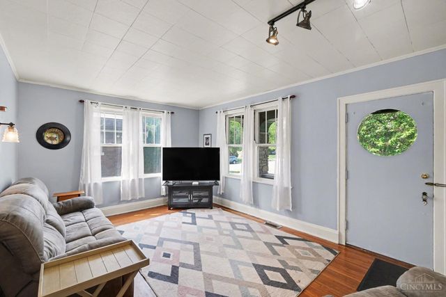 3231 E Darwin Avenue, Cincinnati, OH 45211