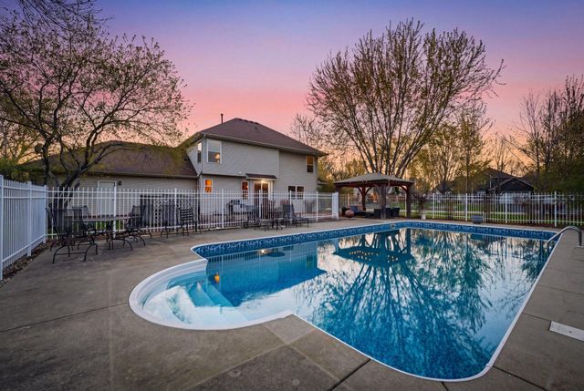 8511 Cedar Court, Victoria, MN 55386
