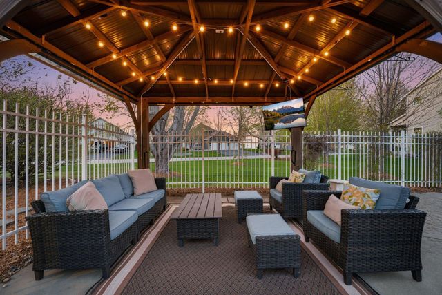 8511 Cedar Court, Victoria, MN 55386