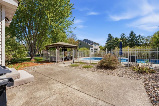 8511 Cedar Court, Victoria, MN 55386