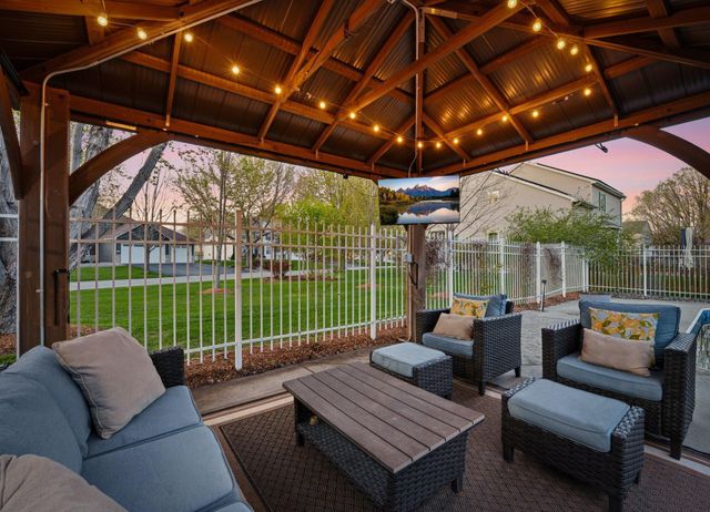8511 Cedar Court, Victoria, MN 55386