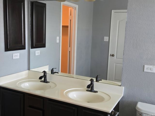 8815 Adhinger, San Antonio, TX 78245