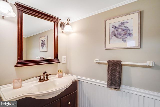 107 W CAMERON RD, Falls Church, VA 22046