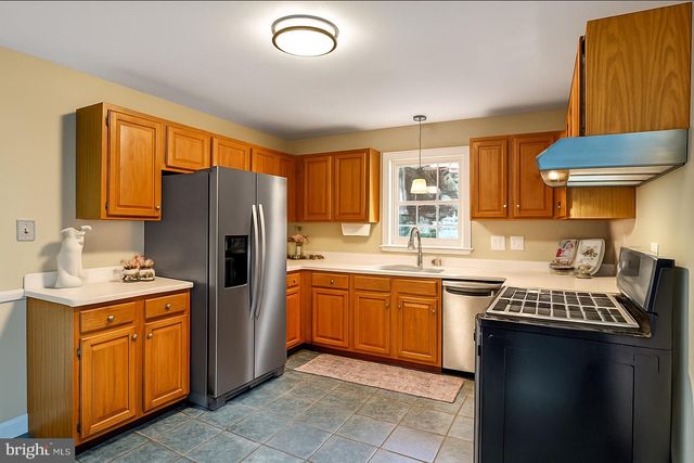 107 W CAMERON RD, Falls Church, VA 22046