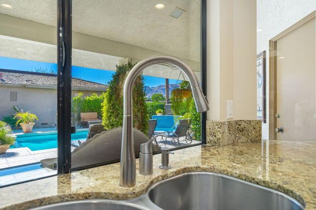 4 Dartmouth Drive, Rancho Mirage, CA 92270