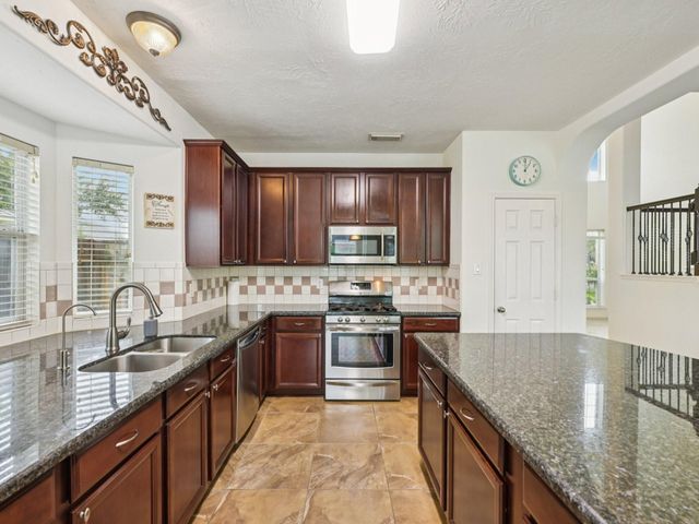 421 White Oak Pointe, League City, TX 77573