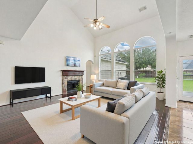 421 White Oak Pointe, League City, TX 77573