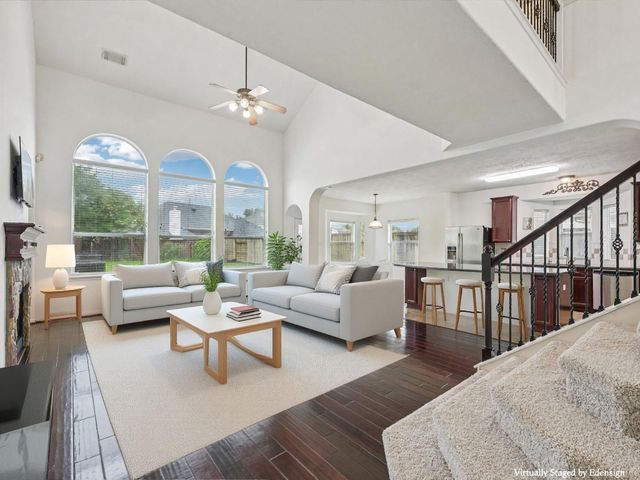 421 White Oak Pointe, League City, TX 77573