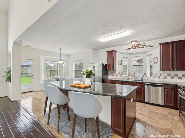 421 White Oak Pointe, League City, TX 77573