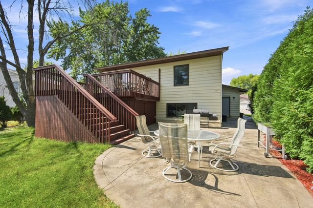 2375 Helena Road N, Oakdale, MN 55128