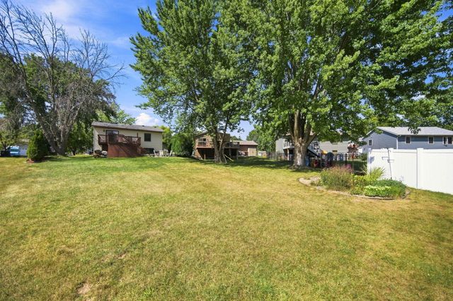 2375 Helena Road N, Oakdale, MN 55128