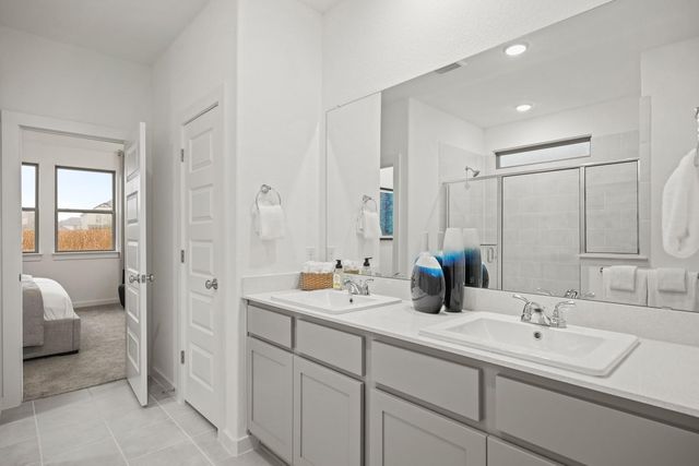 206 Hornet ST, Elgin, TX 78621