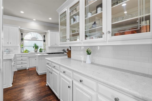 3015 Forestwood Drive, Arlington, TX 76006