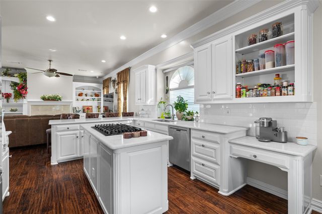 3015 Forestwood Drive, Arlington, TX 76006