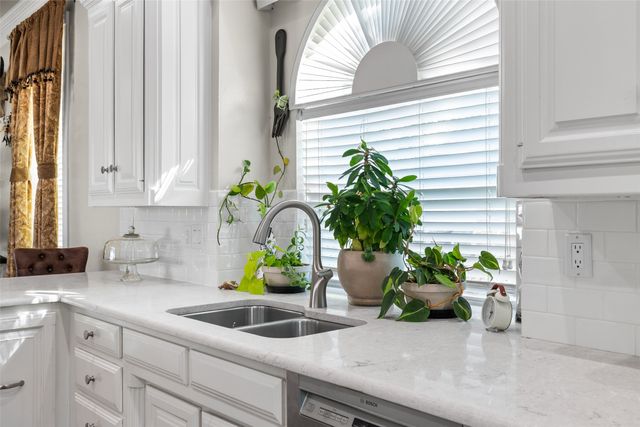 3015 Forestwood Drive, Arlington, TX 76006