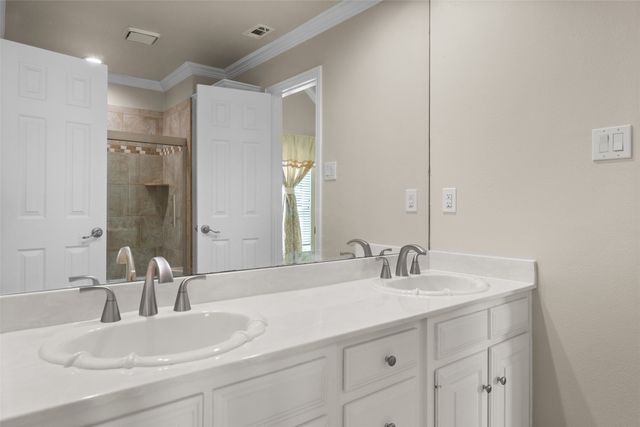 3015 Forestwood Drive, Arlington, TX 76006