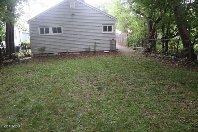 1 Holmes Court, Albany, NY 12209