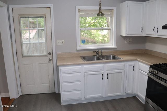 1 Holmes Court, Albany, NY 12209