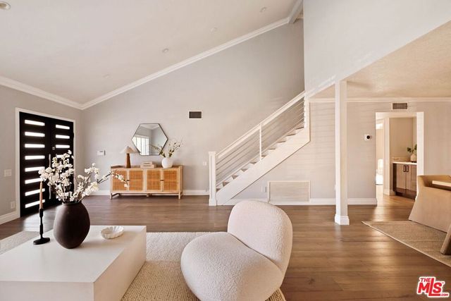 5511 Alcove Avenue, Valley Village, CA 91607