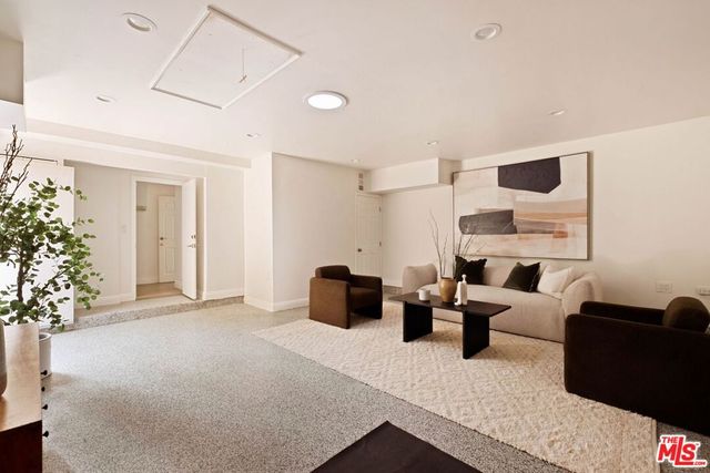 5511 Alcove Avenue, Valley Village, CA 91607