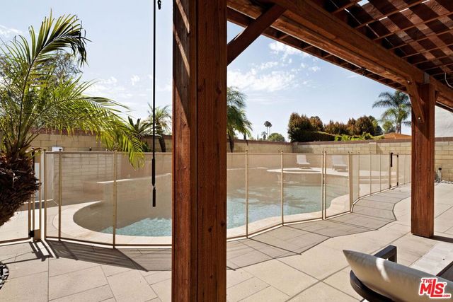 5511 Alcove Avenue, Valley Village, CA 91607