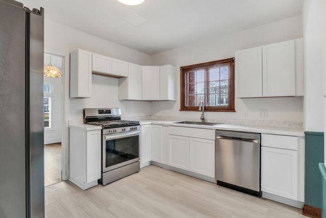 526 W Jackson Street, Woodstock, IL 60098