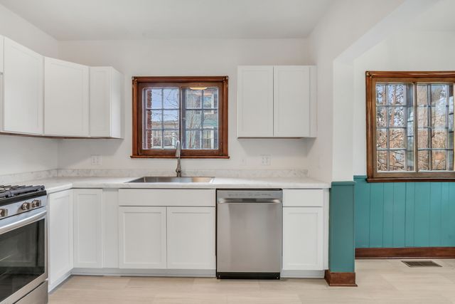 526 W Jackson Street, Woodstock, IL 60098