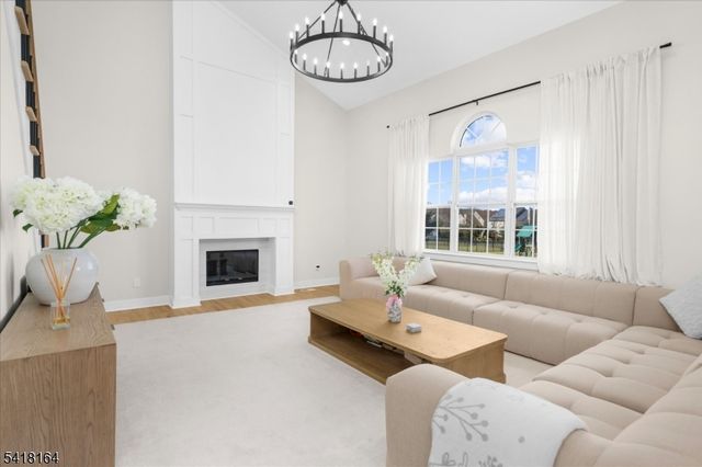 86 Treetops Cir, Franklin Twp., NJ 08540