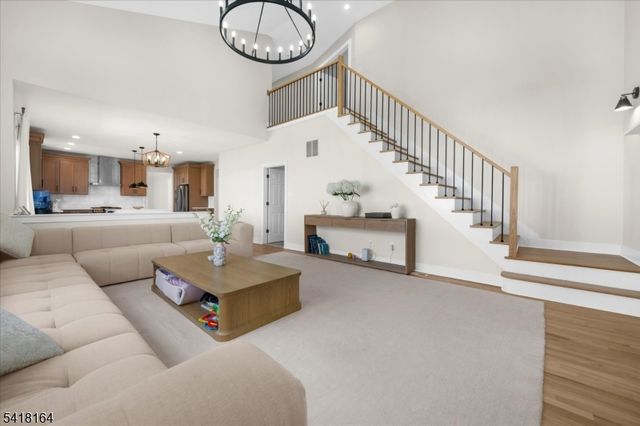 86 Treetops Cir, Franklin Twp., NJ 08540