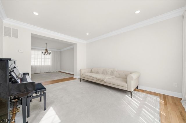 86 Treetops Cir, Franklin Twp., NJ 08540