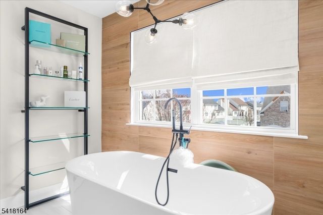 86 Treetops Cir, Franklin Twp., NJ 08540