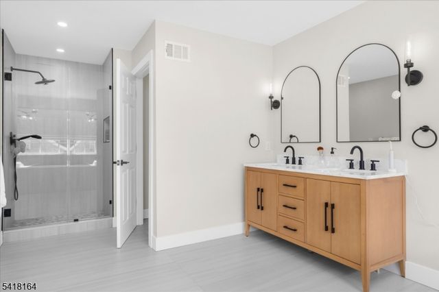 86 Treetops Cir, Franklin Twp., NJ 08540