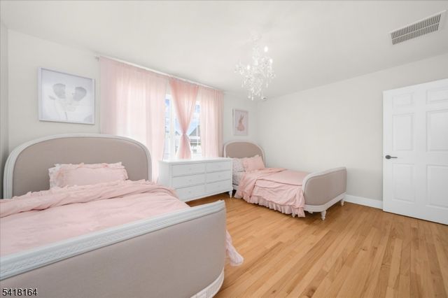 86 Treetops Cir, Franklin Twp., NJ 08540