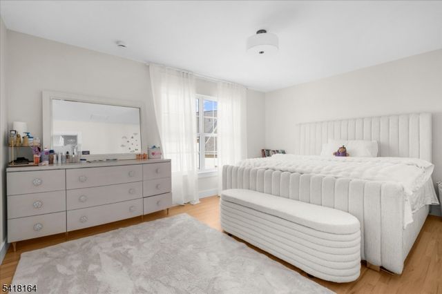 86 Treetops Cir, Franklin Twp., NJ 08540