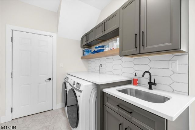 86 Treetops Cir, Franklin Twp., NJ 08540