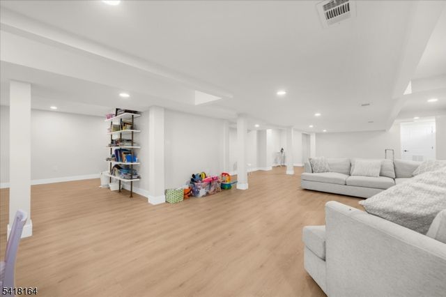 86 Treetops Cir, Franklin Twp., NJ 08540