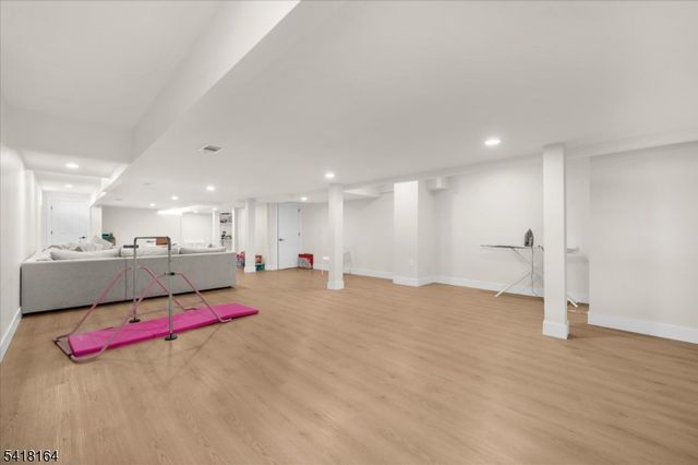 86 Treetops Cir, Franklin Twp., NJ 08540