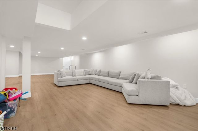 86 Treetops Cir, Franklin Twp., NJ 08540