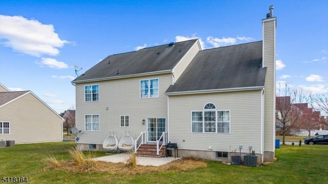 86 Treetops Cir, Franklin Twp., NJ 08540