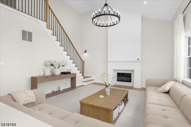 86 Treetops Cir, Franklin Twp., NJ 08540