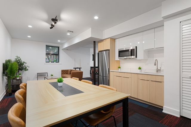 1550 W Juneway Terrace 2C, Chicago, IL 60626