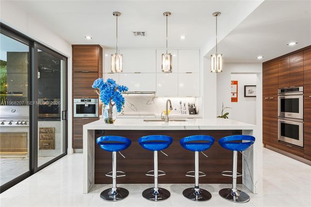 400 NW 24th St, Wilton Manors, FL 33311