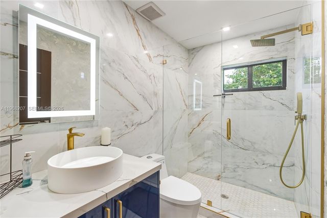 400 NW 24th St, Wilton Manors, FL 33311