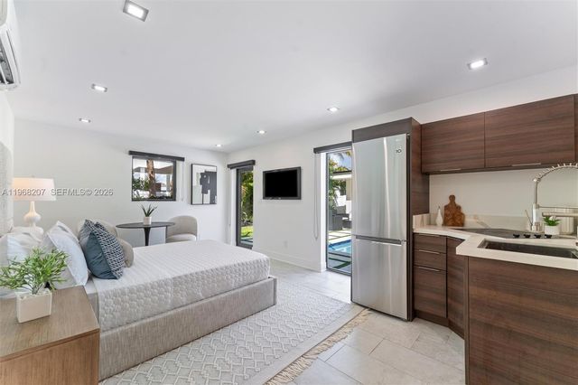 400 NW 24th St, Wilton Manors, FL 33311