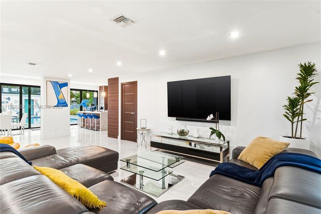 400 NW 24th St, Wilton Manors, FL 33311